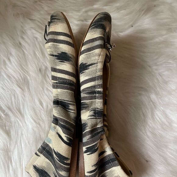 Sam
Edelman Felicia beige & gray fabric flats with silver tone accent size 7.5M - Picture 6 of 9